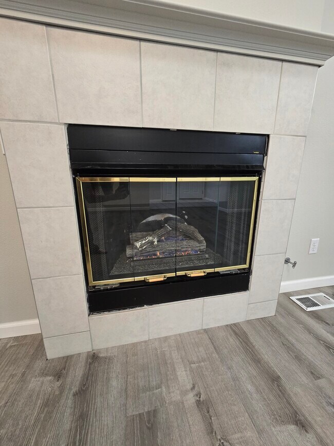 Foto del edificio - 1028 Aspen Grove Cir