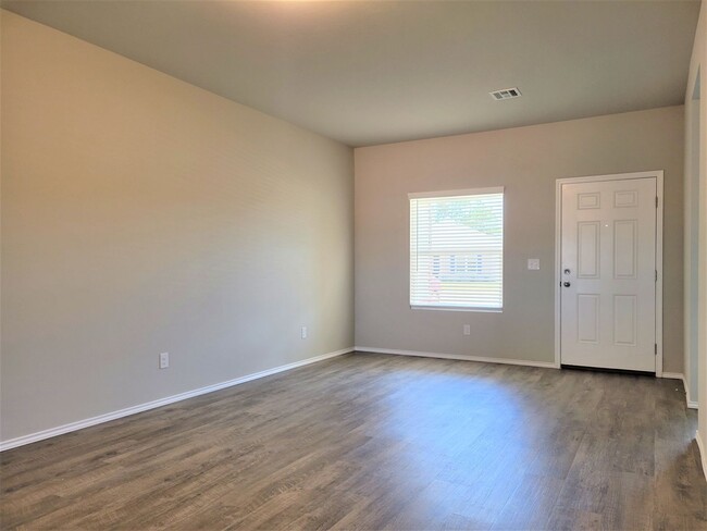 Foto del edificio - Welcome home to this beautiful 4 Bedroom 2...