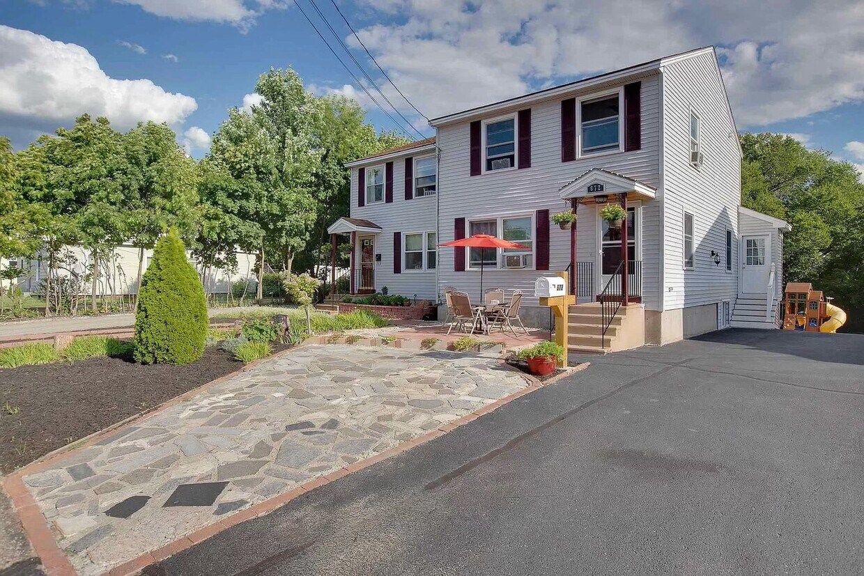 670 Amory St, Manchester, NH 03102 Townhome Rentals in Manchester NH