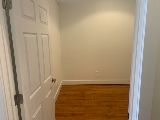 Building Photo - 1415 Kemper St