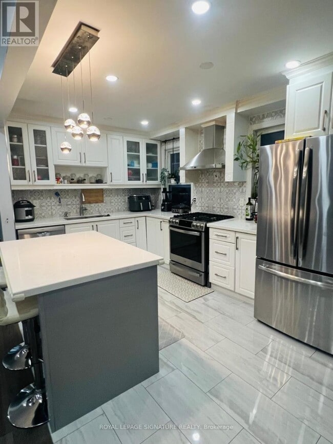 Building Photo - 30 Gentian Dr