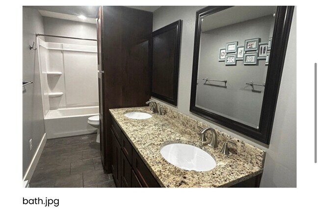 Building Photo - 9005 N Mount Airey Dr