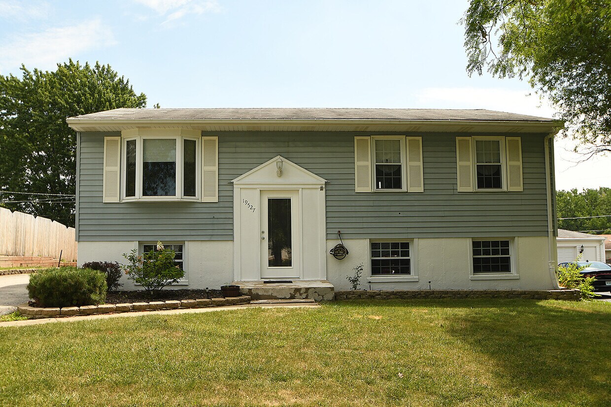 19527 Sycamore St, Mokena, IL 60448 House Rental in Mokena, IL