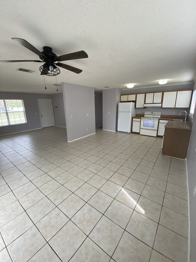 Foto del edificio - 1264 Dawn St NE