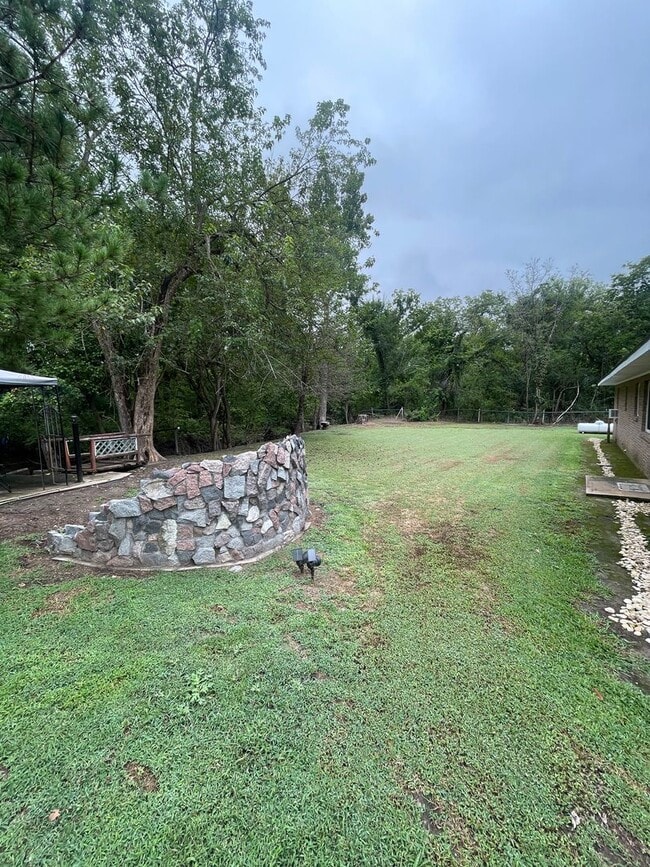 Building Photo - Bateman