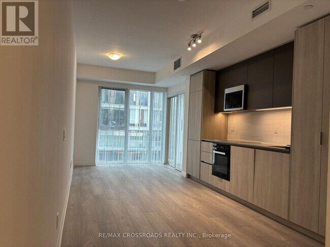 Photo du bâtiment - 400 King St W