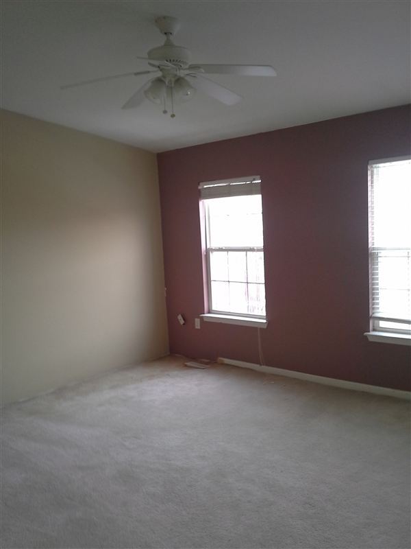 Foto del edificio - 22676 Goddard Rd