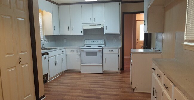 Building Photo - 2694 Whispering Pine Dr