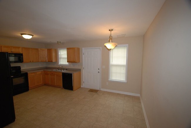 Building Photo - 102 Ginger Cir
