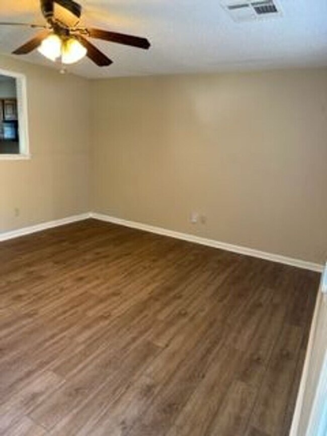 Foto del edificio - 3 Bed/1.5 Bath Home in Lees Summit!