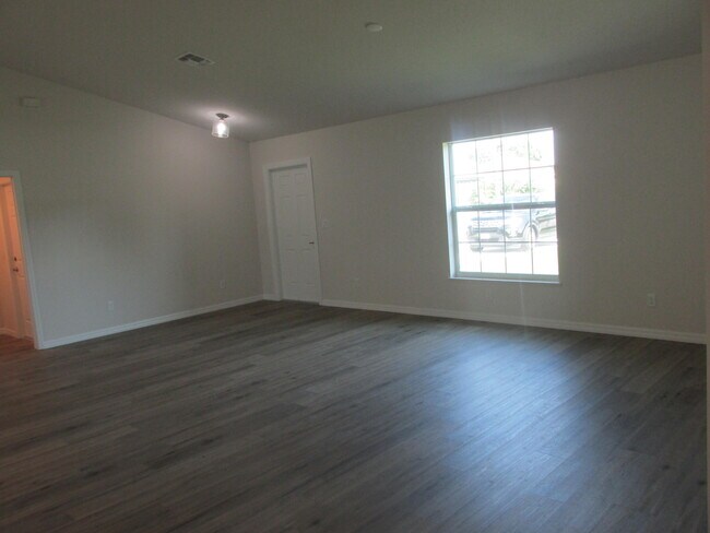 Building Photo - 1726 SE Minorca Ave