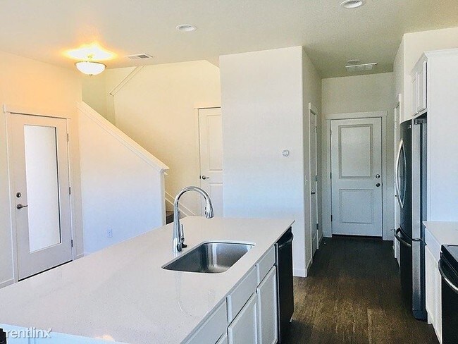 Building Photo - 3 br, 3 bath Townhome - 9776 Clermont Lane