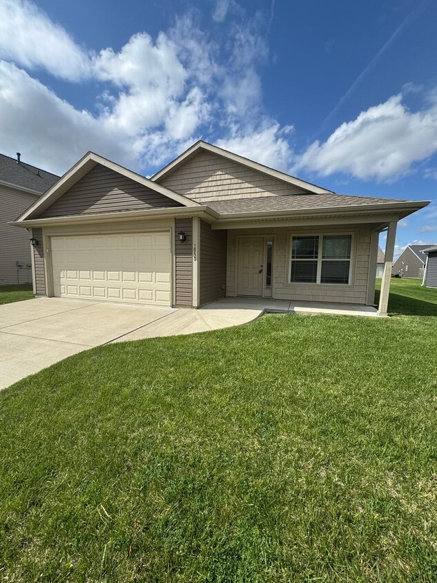 Foto principal - 3 Bedroom Single Family Home