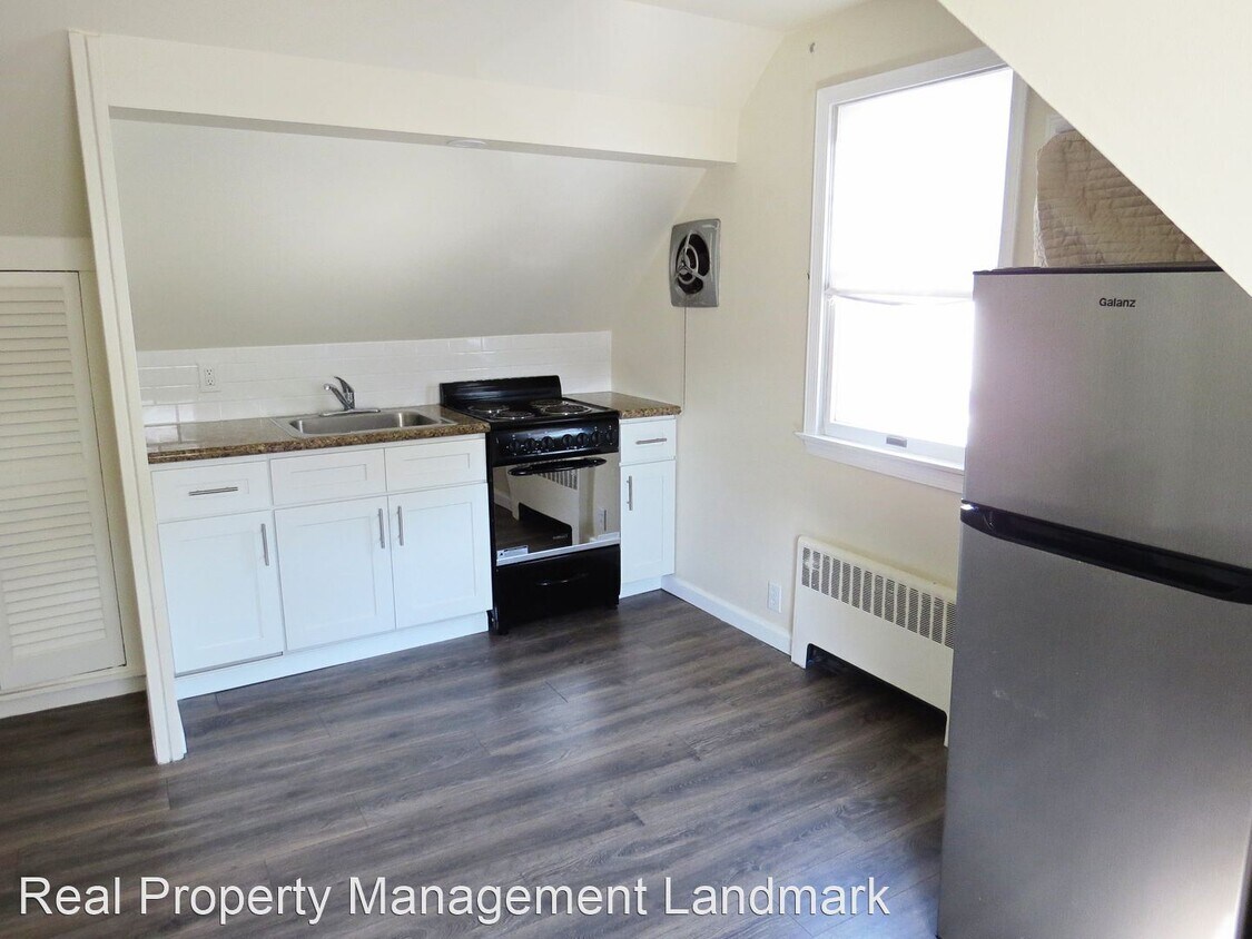 Building Photo - 1 br, 1 bath House - 663 East Meadow Ave 2...