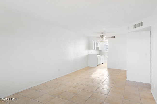Foto del edificio - 1815 N Spring