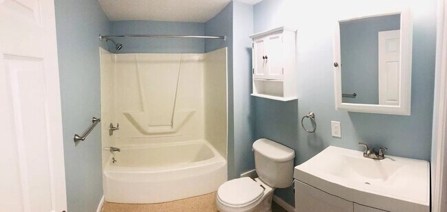 Building Photo - 801 Chicopee St