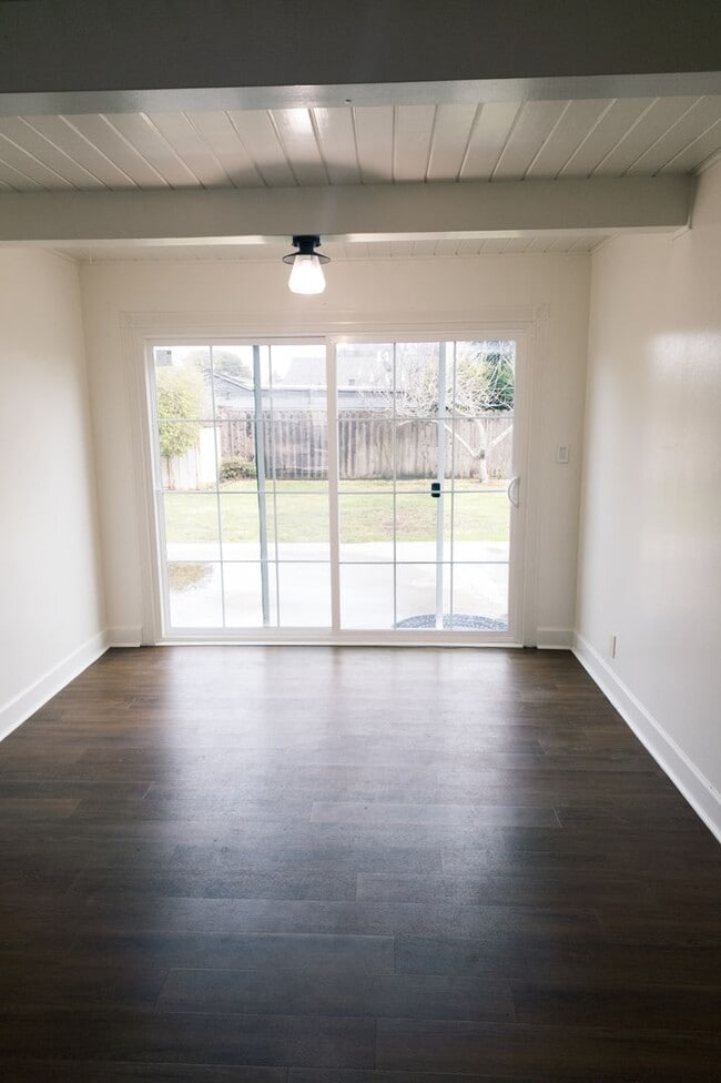 Building Photo - Menlo Park 3BR Home Near Meta, Dumbarton Bridge & Stanford – Large Yard + W/D