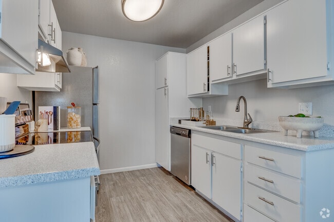 2BR, 2BA - 936SF - Cocina - Glenrosa Park