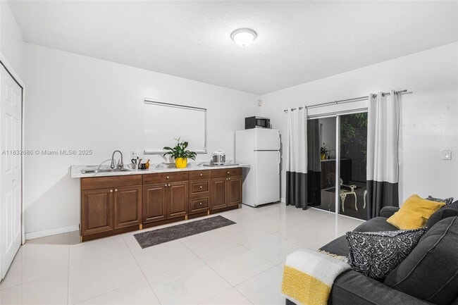 Building Photo - 14156 SW 148th Ave