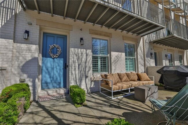 Building Photo - 885 3rd St