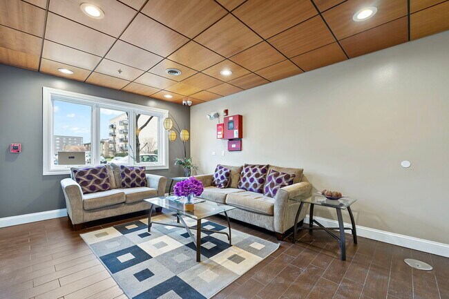 Foto del edificio - 450 Western Ave