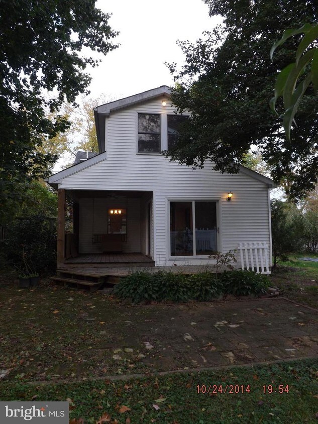 Primary Photo - 1418 Riverside Dr