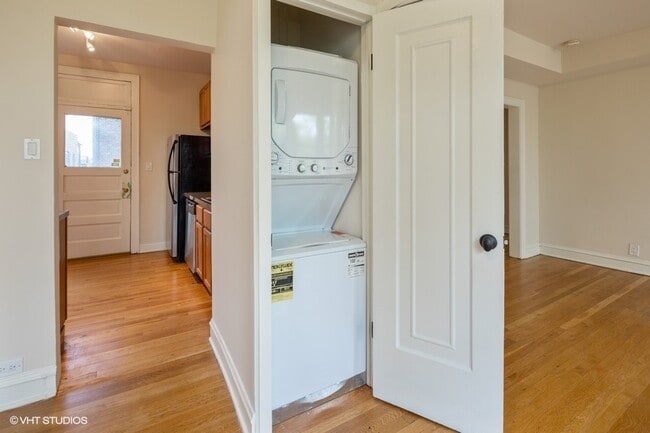 Foto del edificio - 3507 N Racine Ave