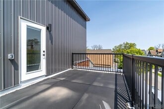 Building Photo - 340 Bird Ave