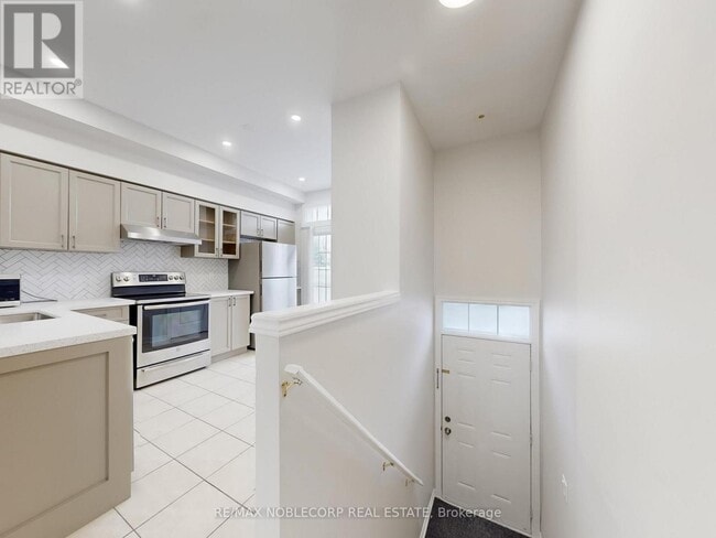 Building Photo - 115 Piggott Mews