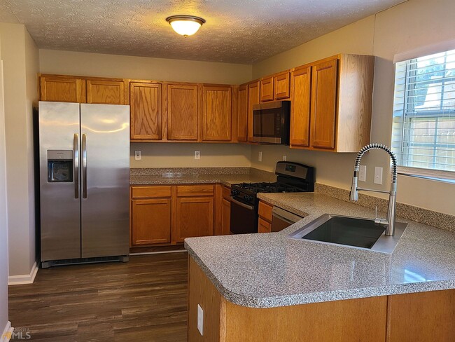 Building Photo - 6125 Flagstaf Walk