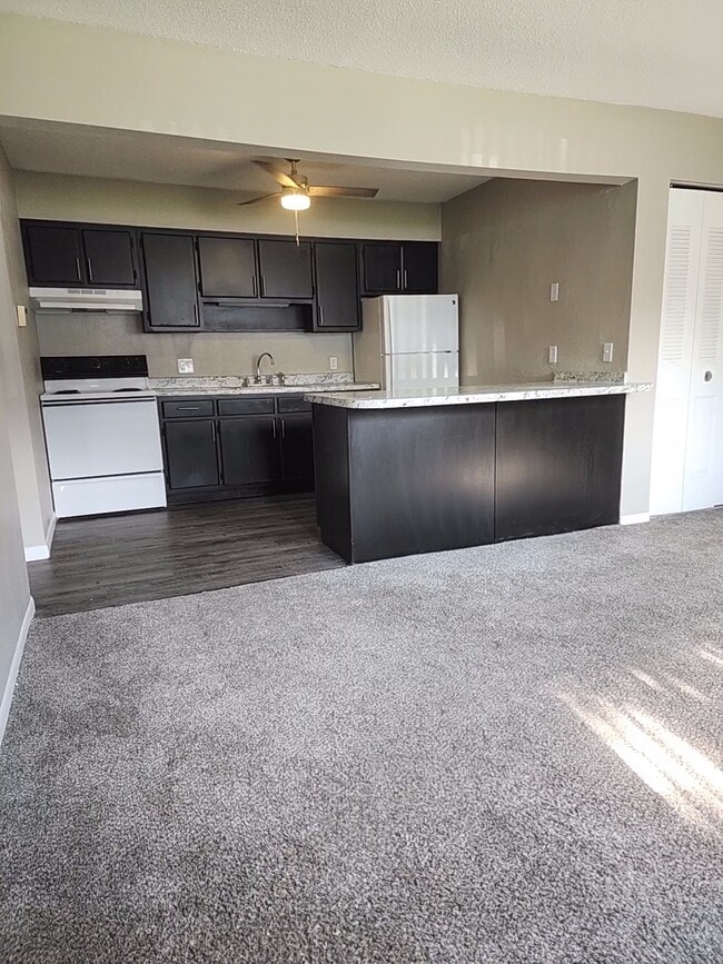 Foto del edificio - Westridge Apartments