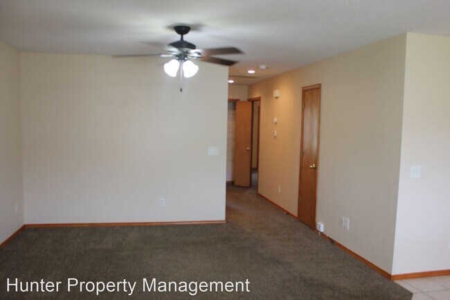 Building Photo - 114-224 W Deerfield Dr