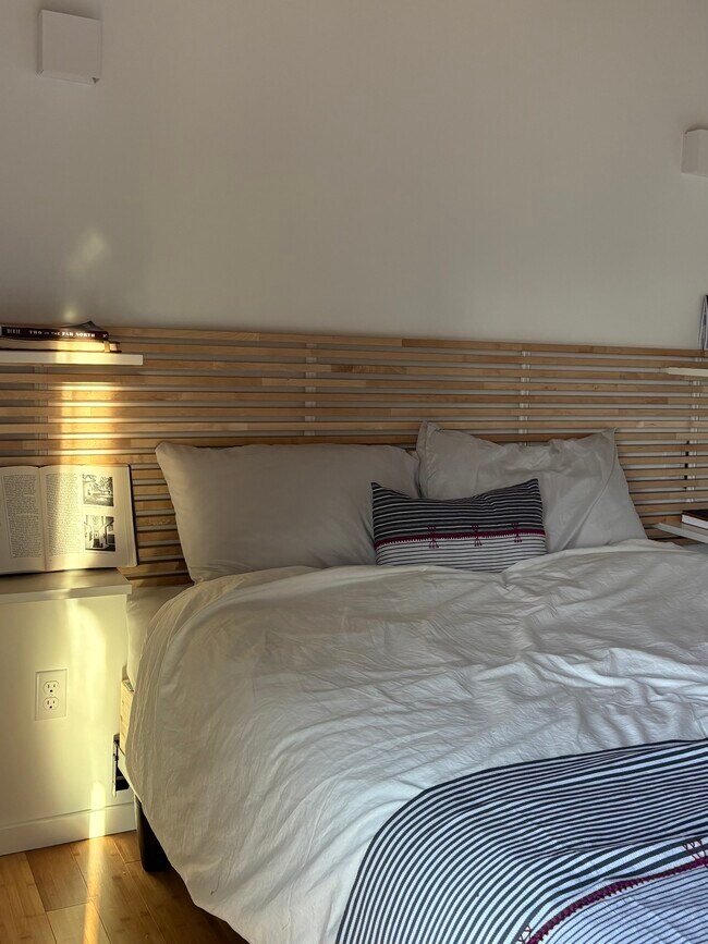 Foto del edificio - 2950 Fairview Ave E