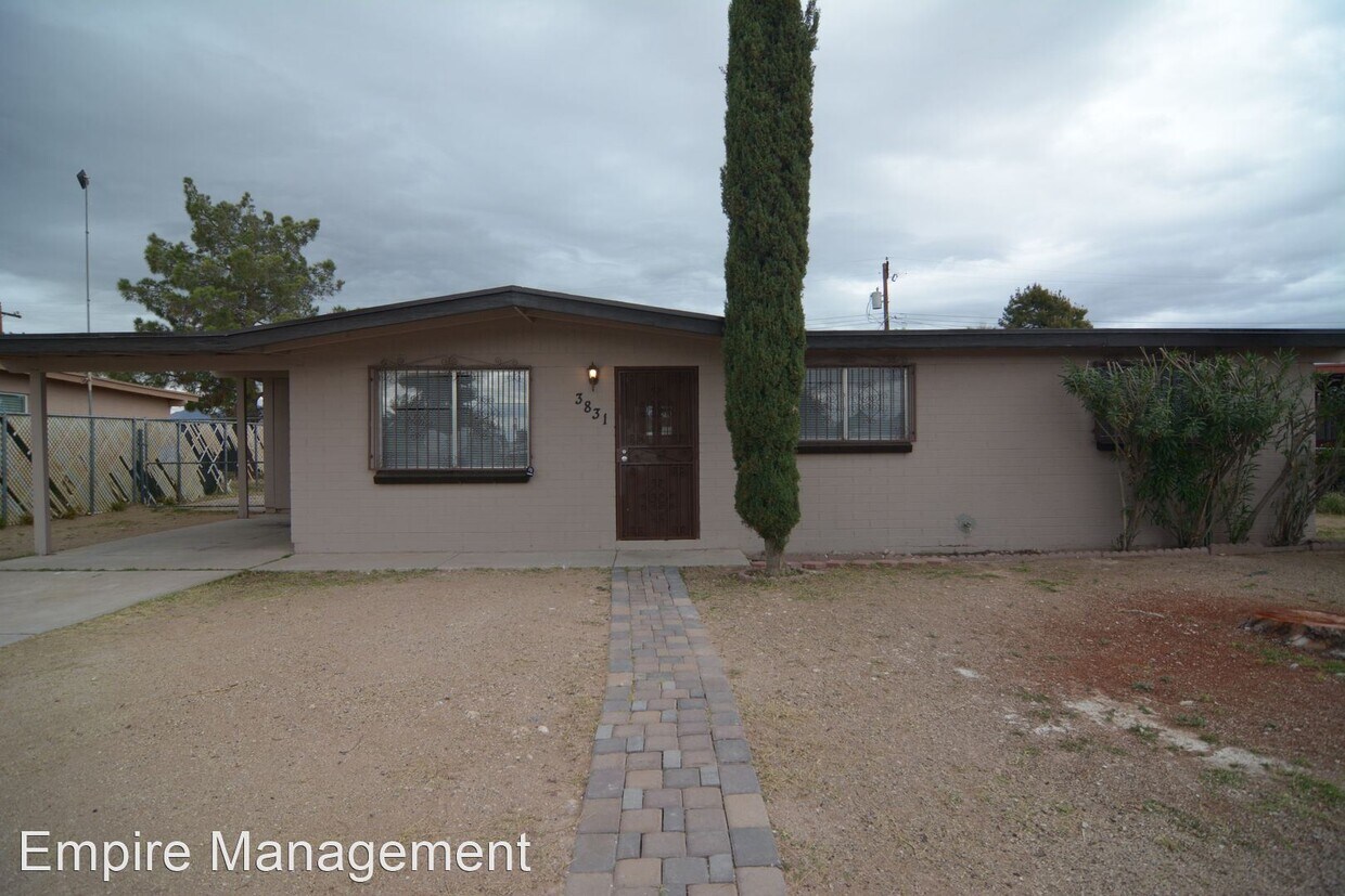 Foto principal - 3 br, 2 bath House - 3831 E Nebraska Strav...