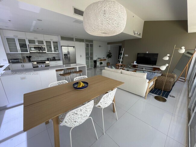 Foto del edificio - 251 Crandon Blvd