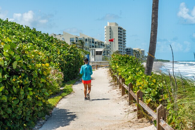 Take a jog along the beach boardwalk in Jupiter Inlet.