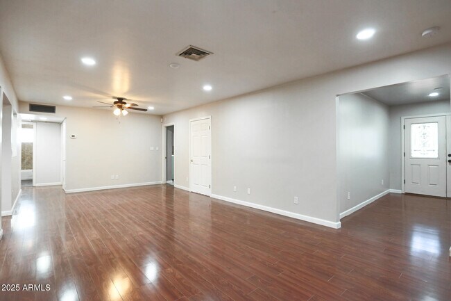 Building Photo - 3239 S Lebanon Ln