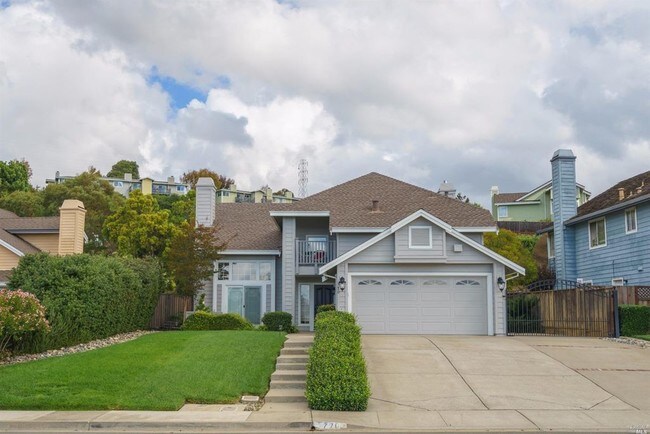 Foto del edificio - Gorgeous home with stunning water views