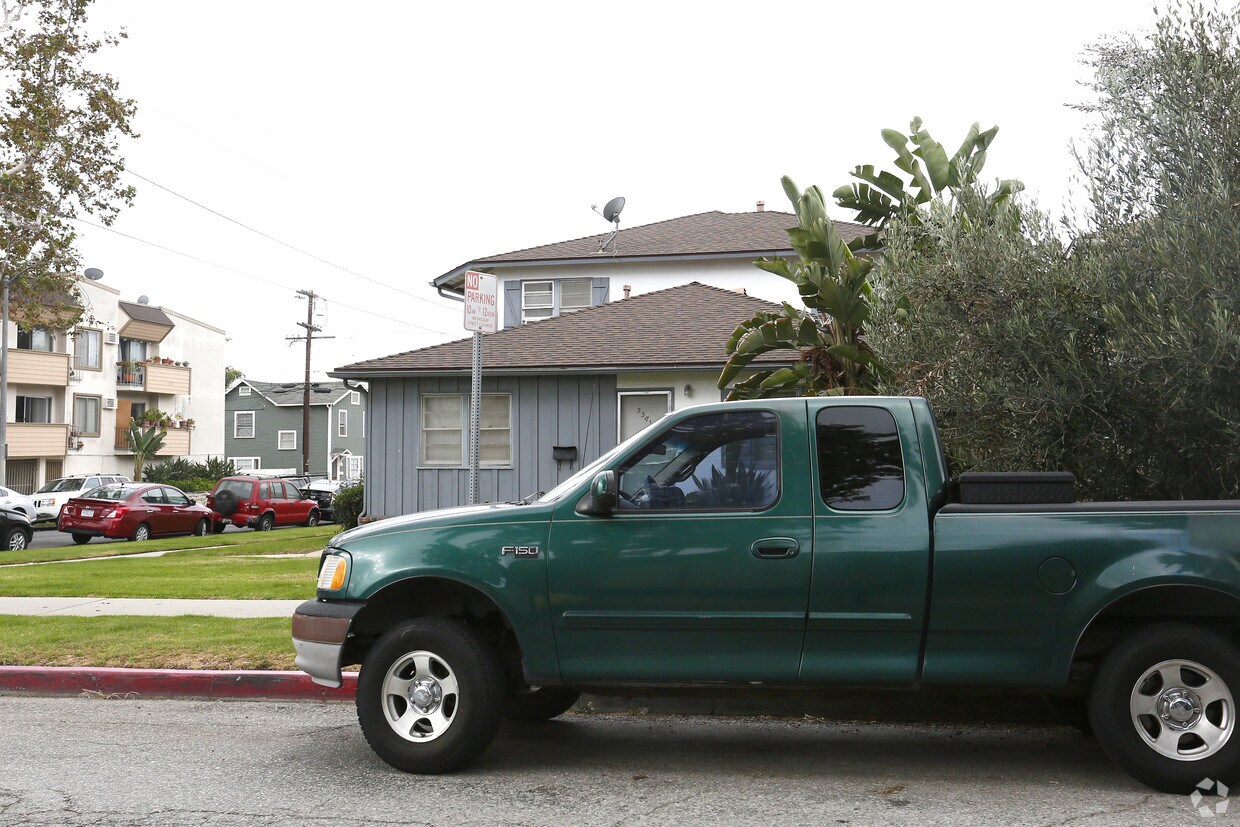 Foto del edificio - 10503 Woodbine St