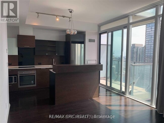 Building Photo - 75 St Nicholas St