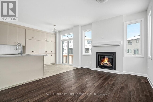 Building Photo - 511 Convenire Row