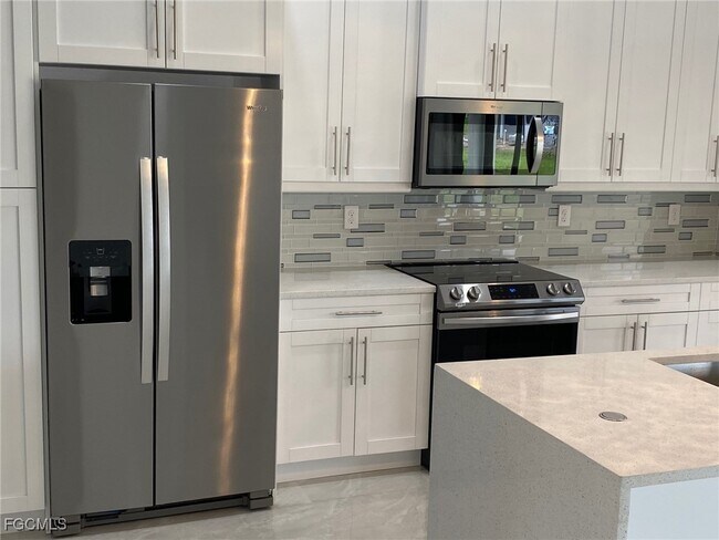 Foto del edificio - 702 NW 2nd Ln