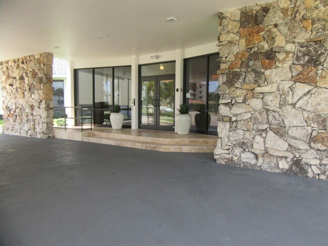 Foto del edificio - 336 Golfview Rd