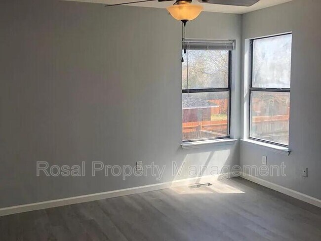 Foto del edificio - 6124 Woodhollow Pl NW