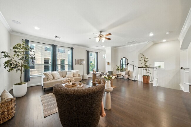 Foto del edificio - 9910 Spring Shadows Park Cir