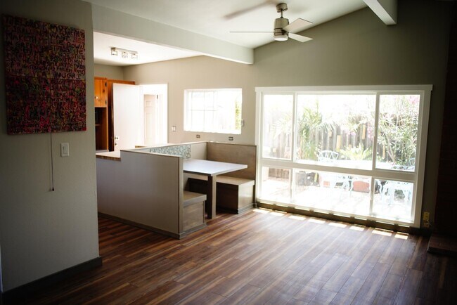 Building Photo - 2534 Bartel St
