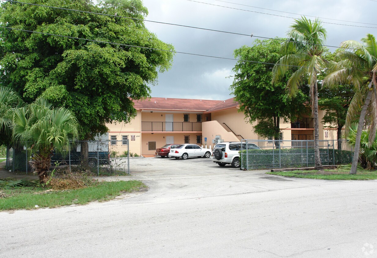 Primary Photo - 2757 SW 10th St