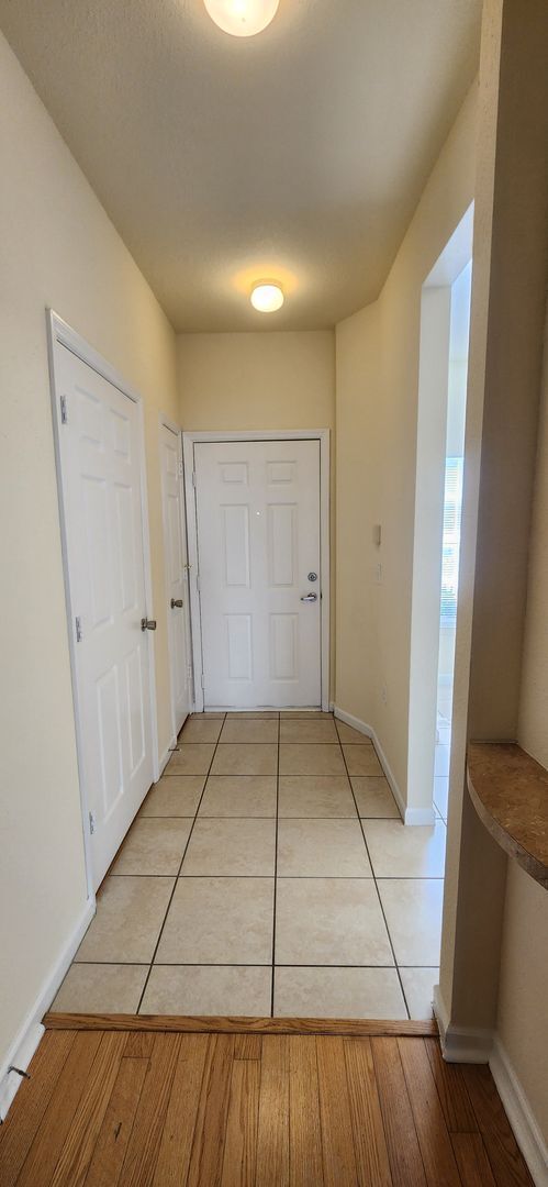 Foto del edificio - Beautiful 2 bedroom 2.5 bathroom townhome