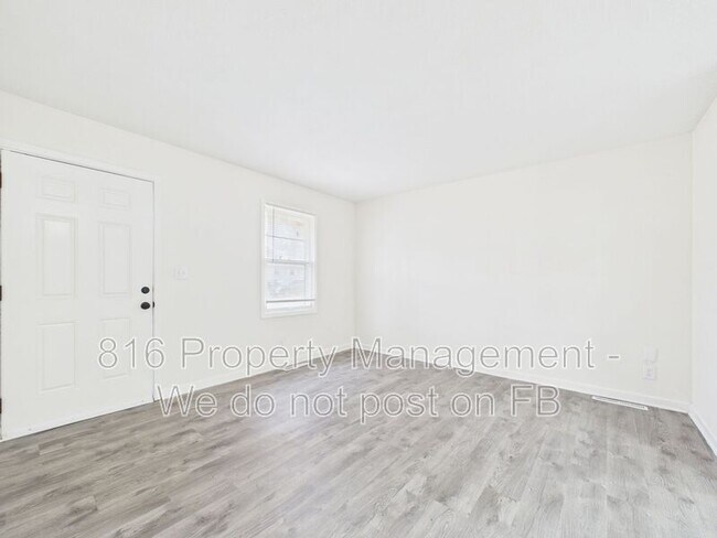 Building Photo - 7907 E 51st St