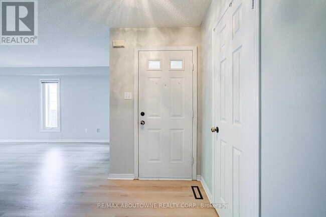 Building Photo - 2211 Dale Ridge Dr
